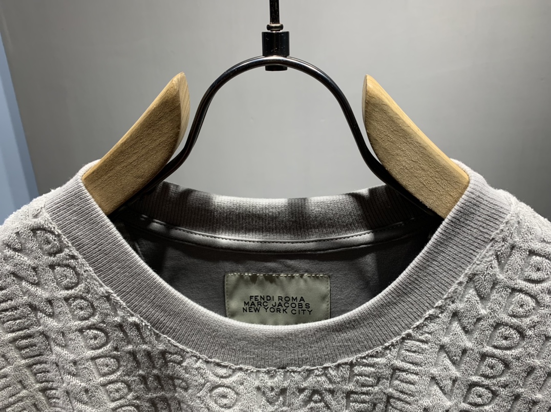 新作入荷格安フェンディニット半袖スーパーコピー Fendi by Marc Jacobs Tシャツ_3