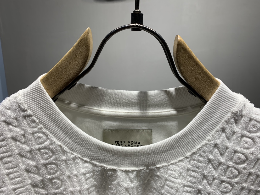 低価直輸入専門店フェンディＴシャツコピー　Fendi by Marc Jacobs Tシャツ_3