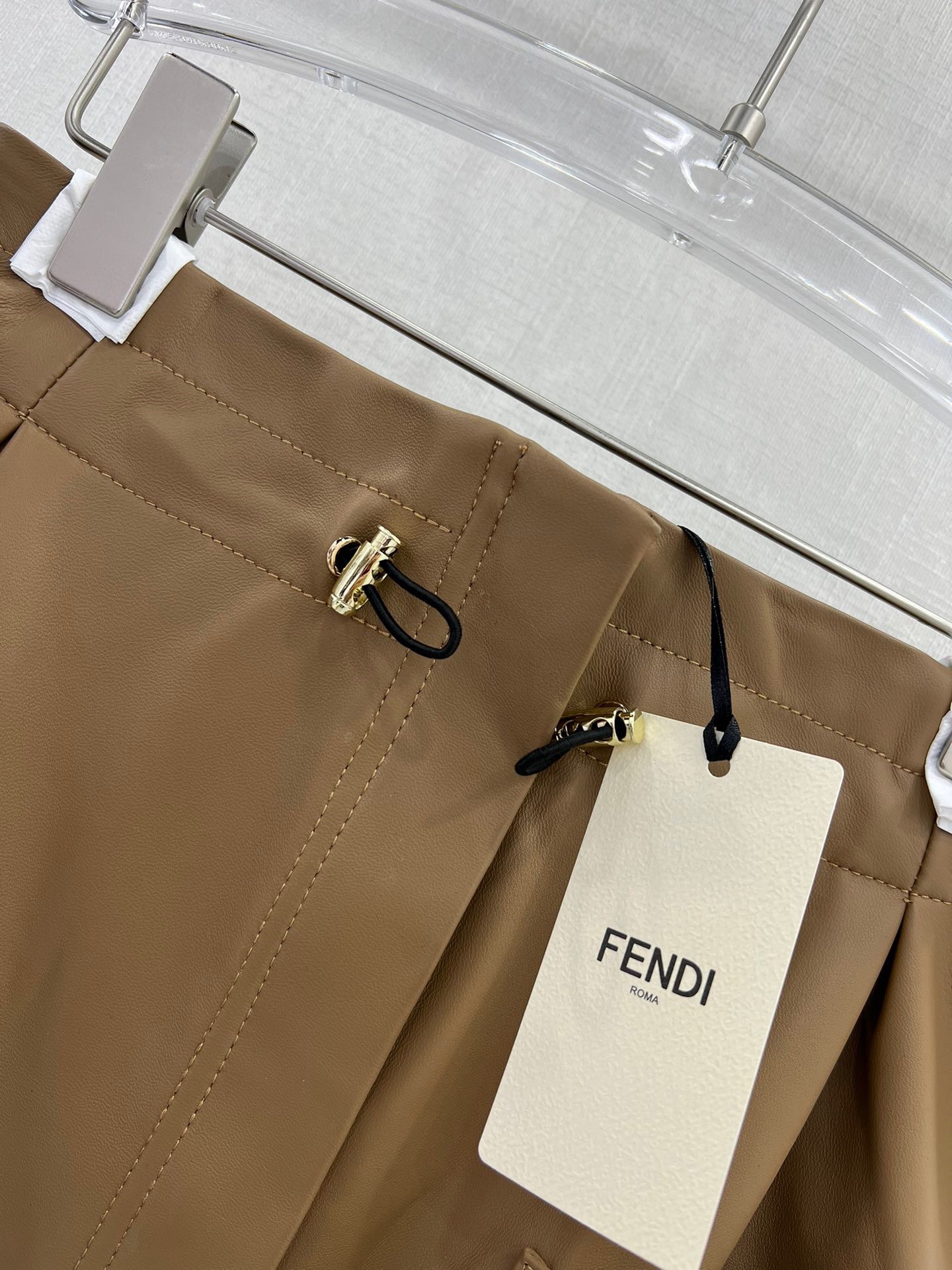 人気セール高品質フェンディ人気スカート偽物 ダブルポケットが特徴のワークデザインの羊革_2