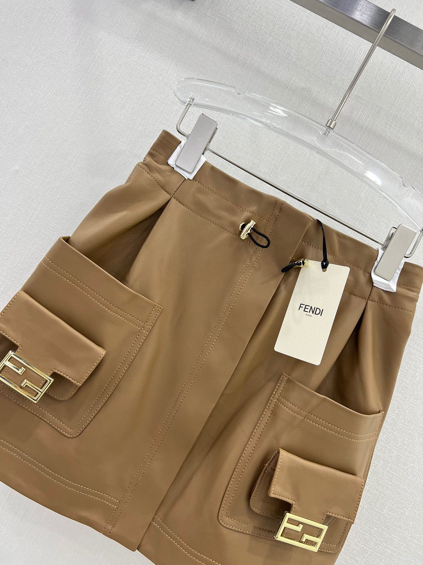 人気セール高品質フェンディ人気スカート偽物 ダブルポケットが特徴のワークデザインの羊革_3