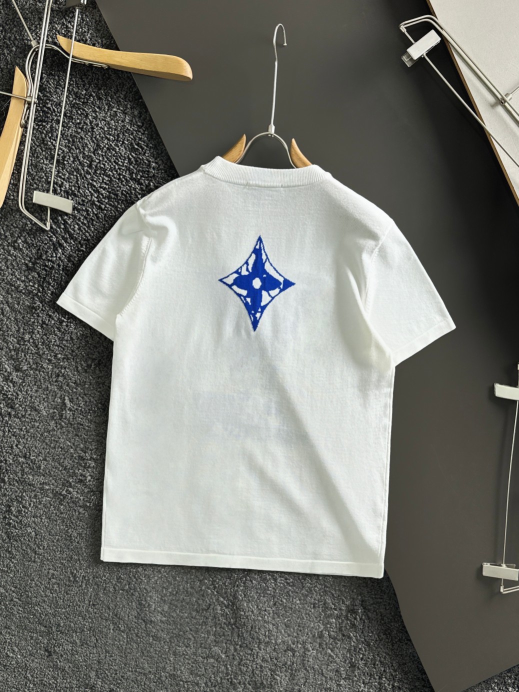 ルイヴィトン 2024新作 スーパーコピー 半袖 Tシャツ コットン ホワイト 柔らかい 高級 花柄_2