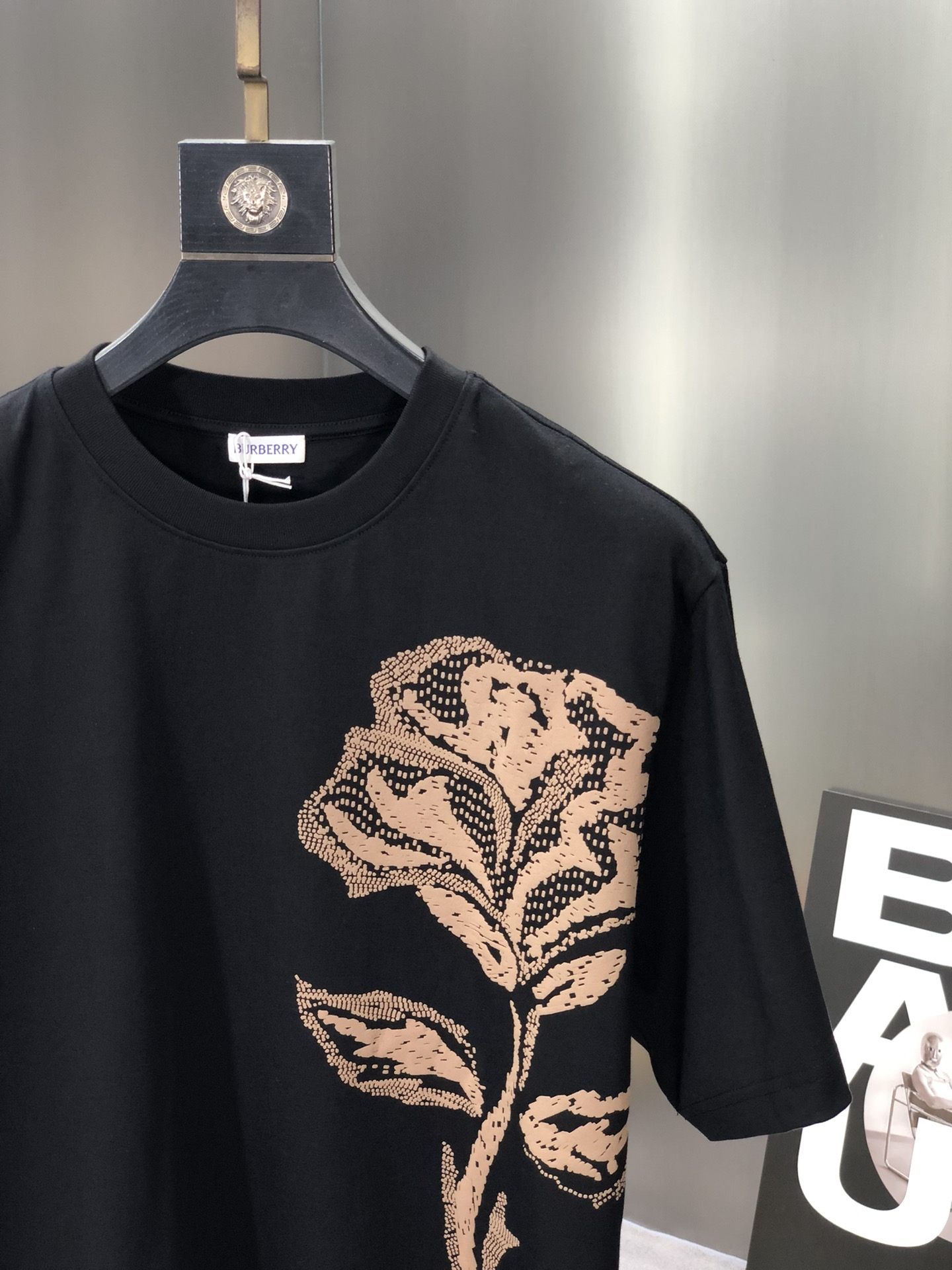 バーバリー BURBERRY限定 スーパーコピー 半袖 Tシャツ コットン ブラック 柔らかい 高級 花柄_3