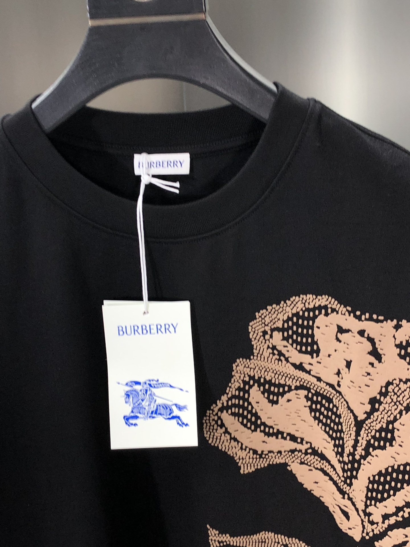 バーバリー BURBERRY限定 スーパーコピー 半袖 Tシャツ コットン ブラック 柔らかい 高級 花柄_4