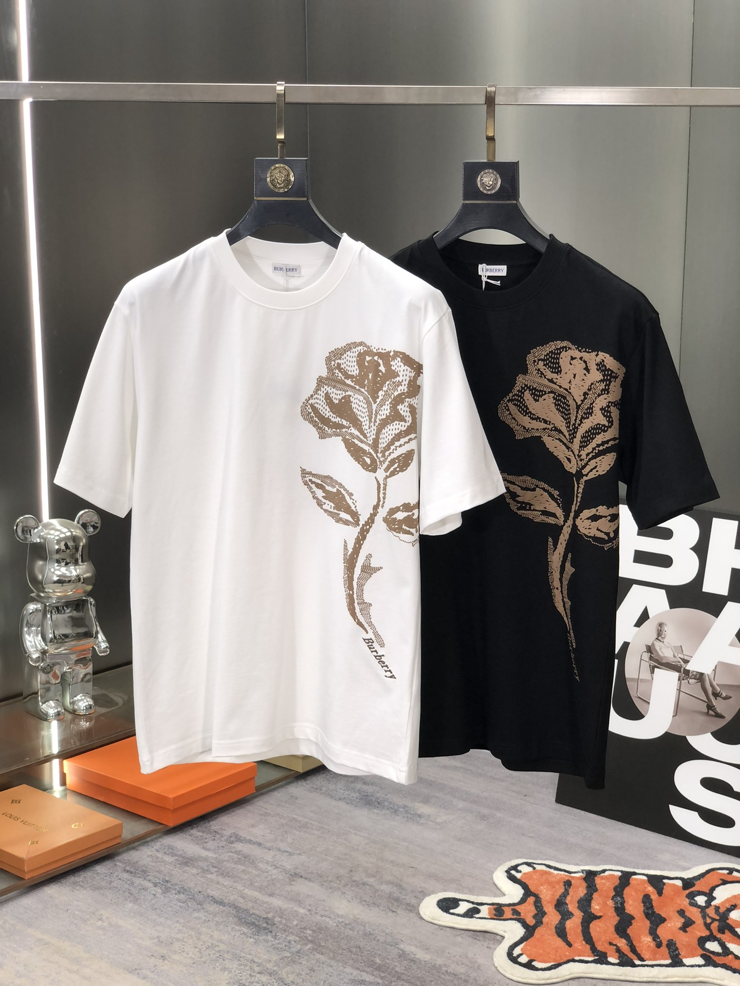 バーバリー BURBERRY限定 スーパーコピー 半袖 Tシャツ コットン ブラック 柔らかい 高級 花柄_8