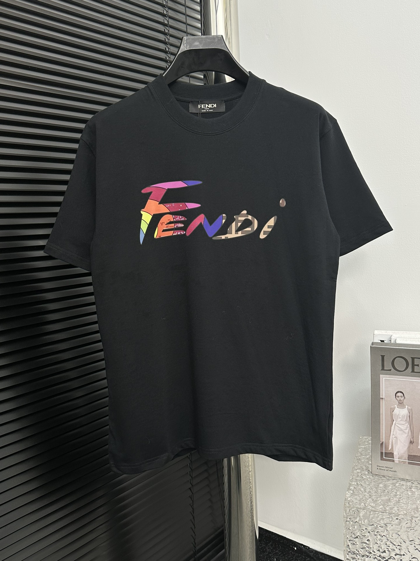 フェンディ 定番人気物 スーパーコピー 半袖 Tシャツ コットン ブラック 柔らかい 高級 花柄_1