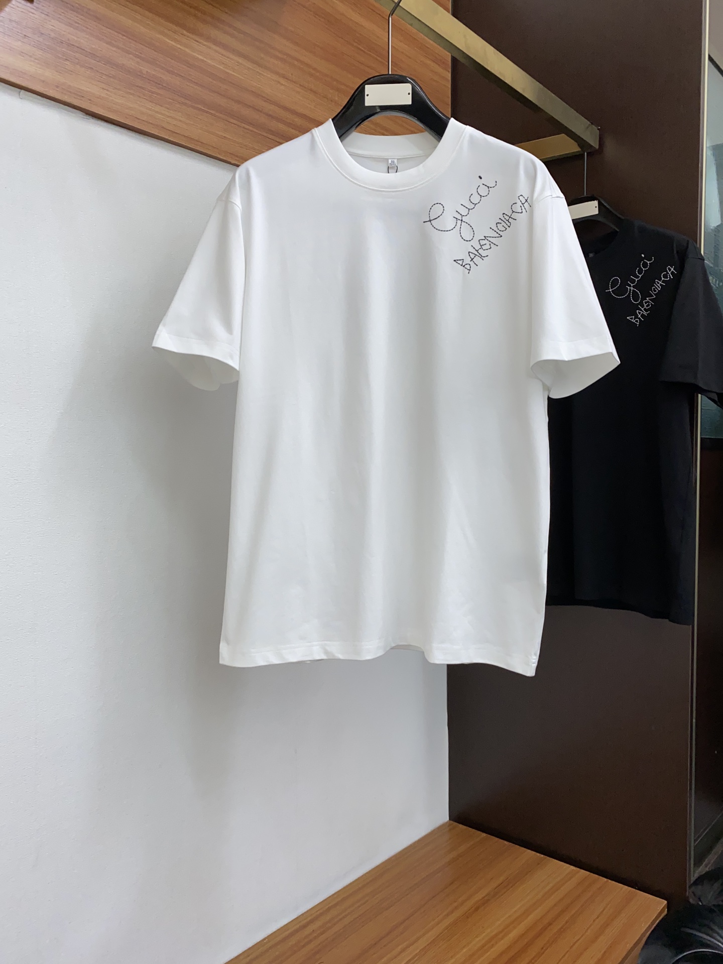 驚きの破格値 人気のバレンシアガ　サイズ感　tシャツ n級品 素材 良いフィット感_1