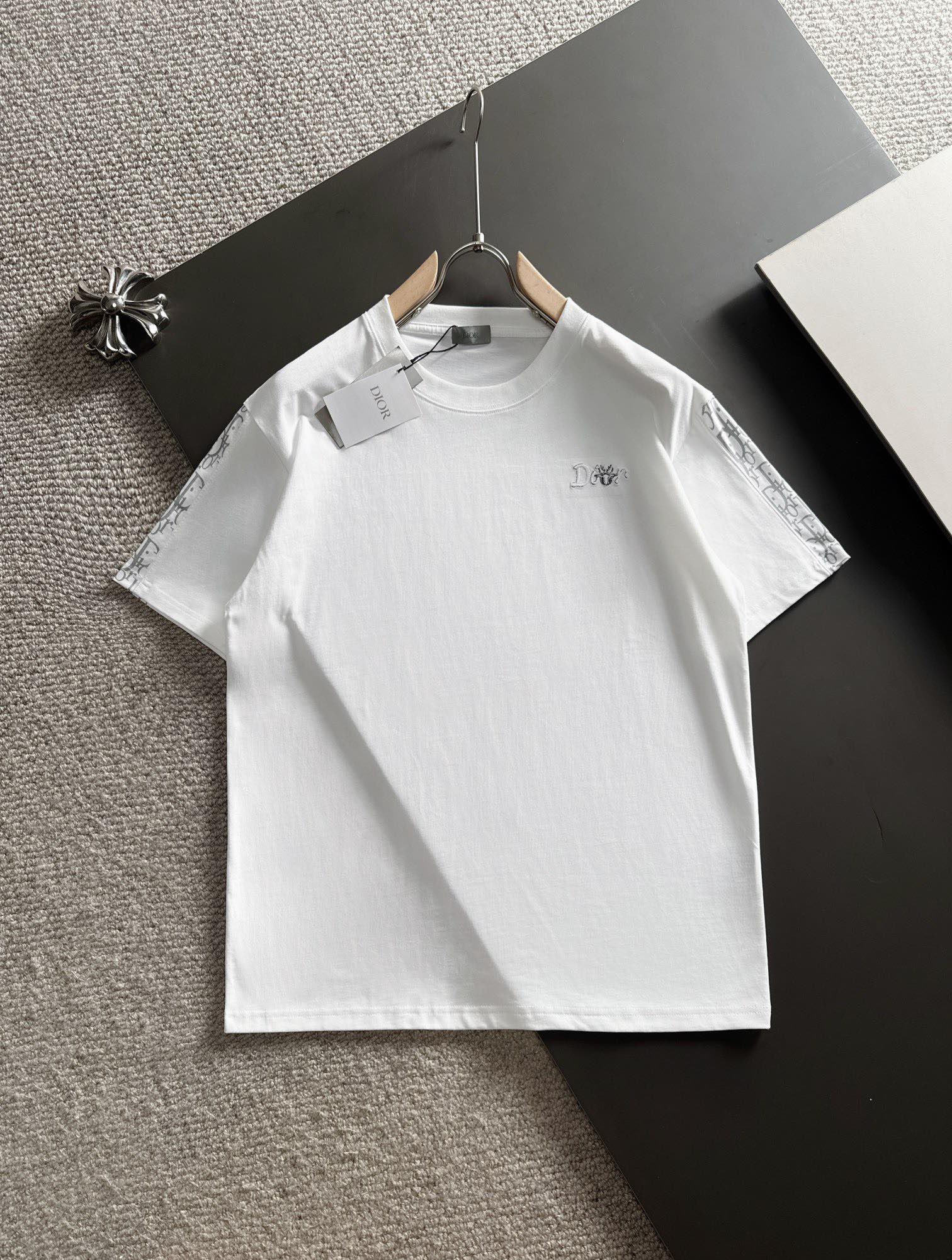驚きの破格値2023 新着 dior 半袖 tシャツスーパーコピー 個性的  プリント_1