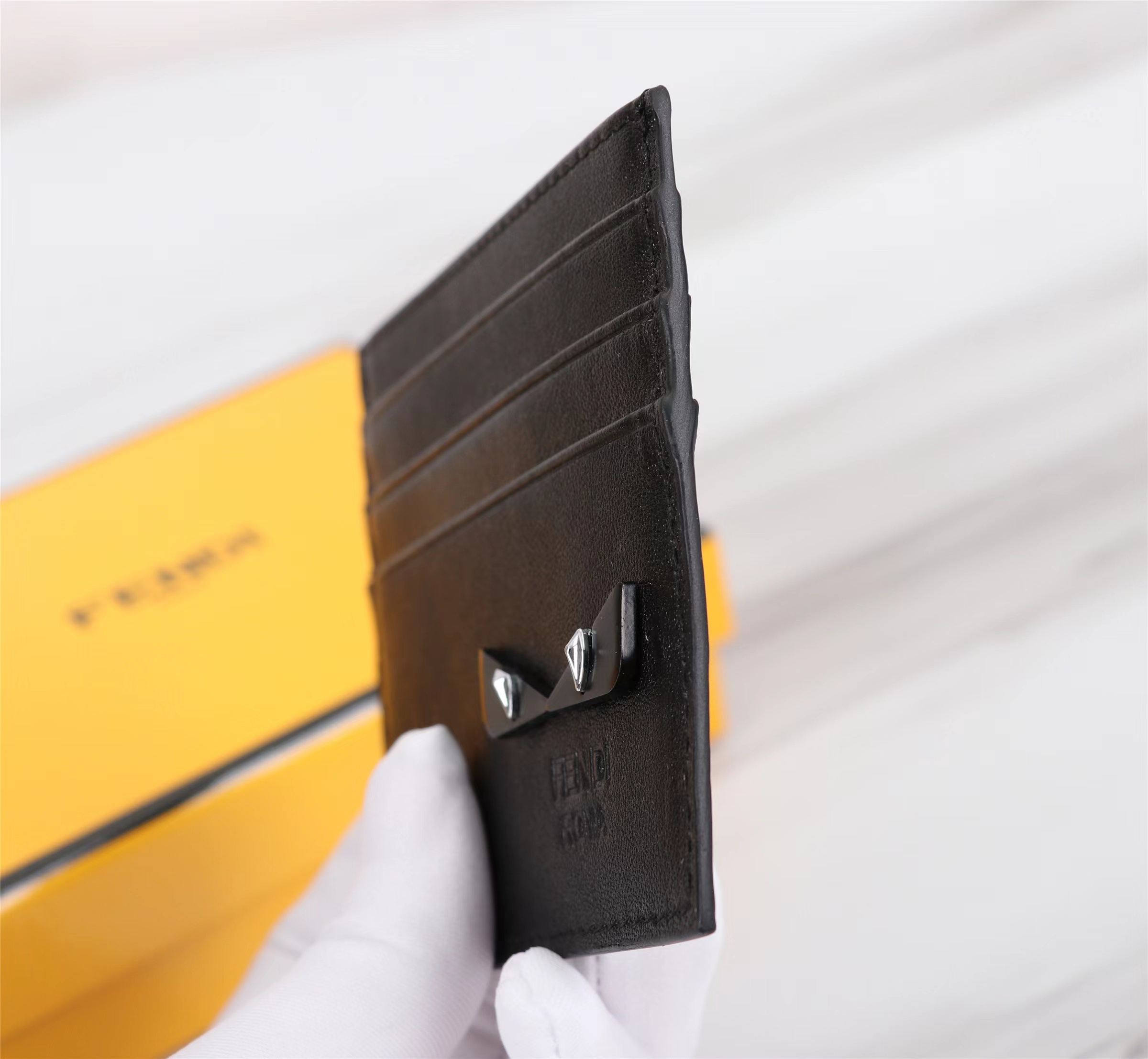 新作入荷 格安フェンディ カードケース レディーススーパーコピー高級感 短い 財布型 クラシックな要素_4