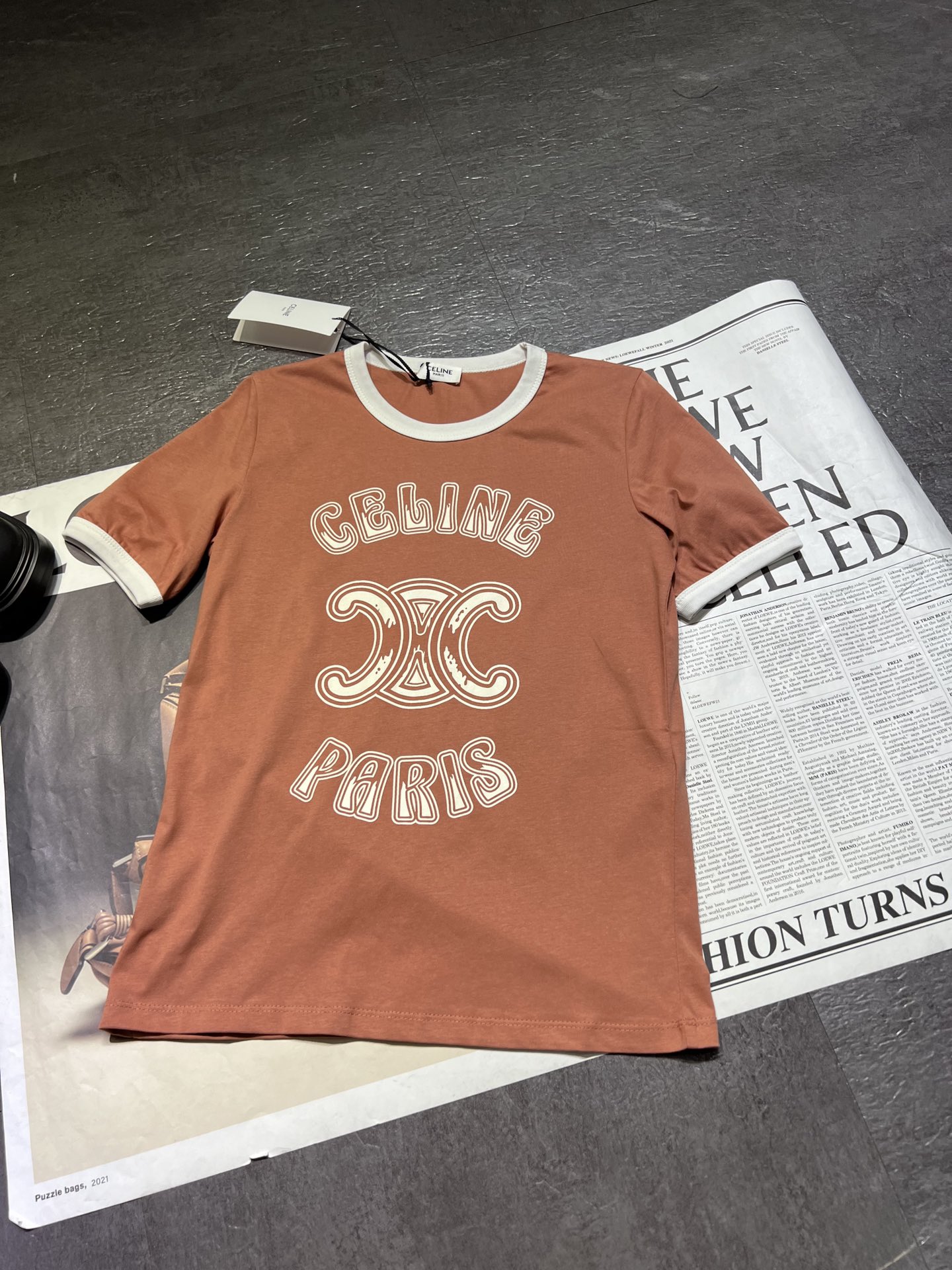 2023定番 人気セリーヌ tシャツ偽物ブランドのロゴ 2色展開_2
