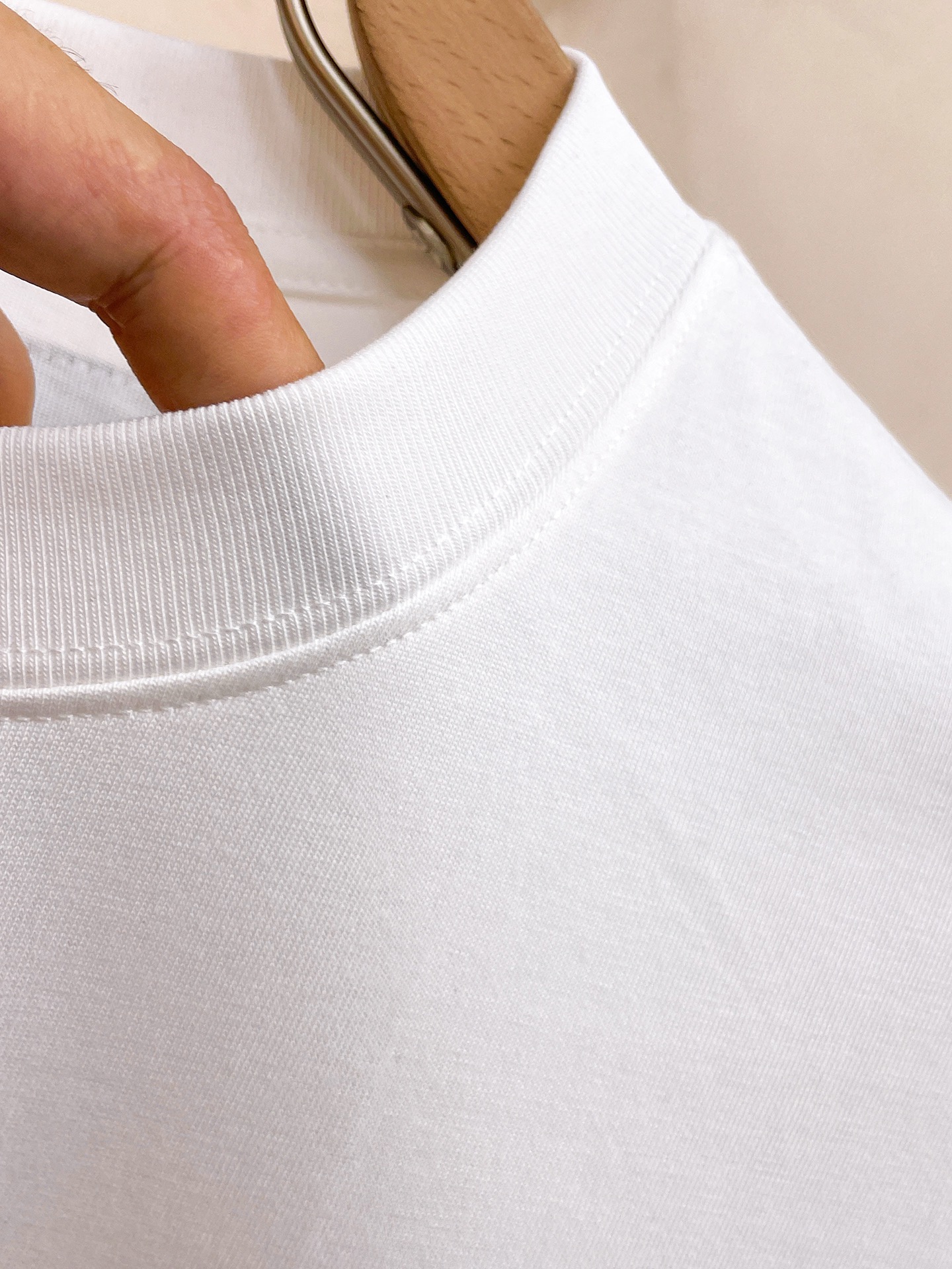 驚きの破格値人気の レディースプラダtシャツn級品 通気性 ブランドの特徴 優れたデザイン_4