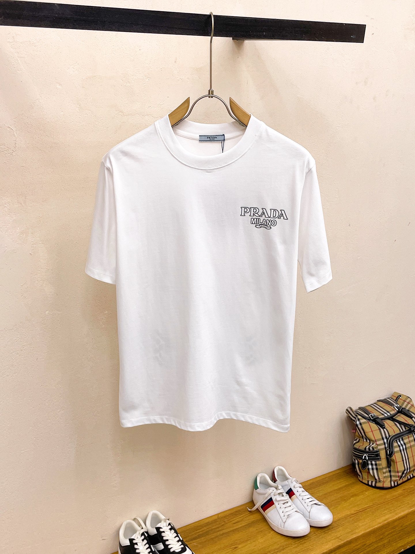 数量限定 得価プラダ tシャツn級品 通気性 ブランドの特徴 優れたデザイン_1
