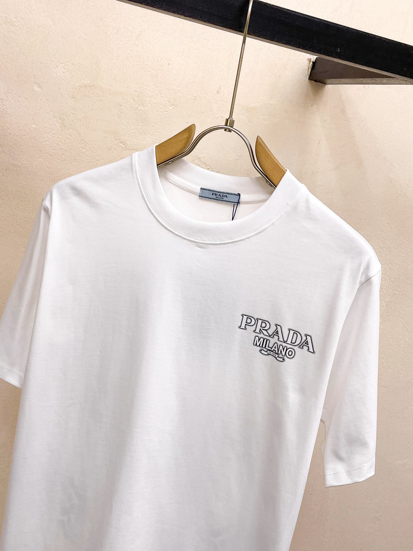 数量限定 得価プラダ tシャツn級品 通気性 ブランドの特徴 優れたデザイン_3