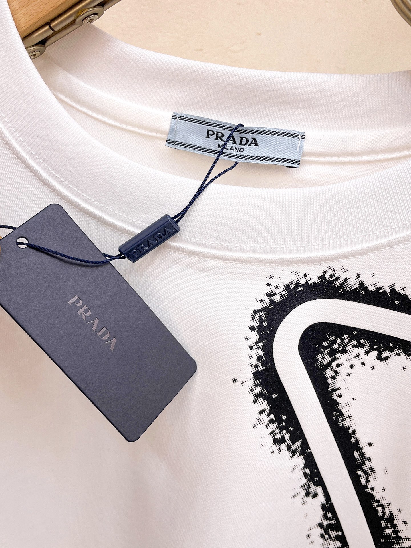 品質保証 定番プラダ 半袖tシャツ偽物 ブランドのエッセンス 優れたデザイン_5