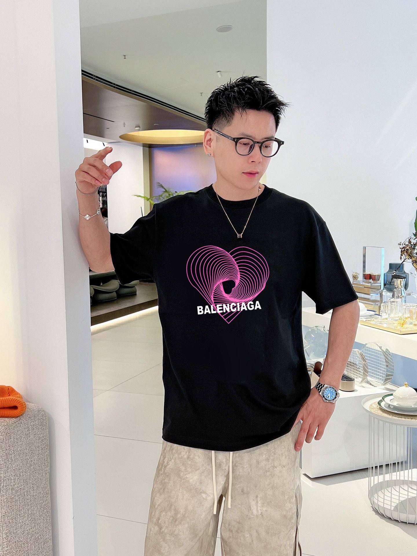 お洒落 人気 定番 可愛いバレンシアガ イメージtシャツ偽物 柔らかいコットン生地 モード感_2