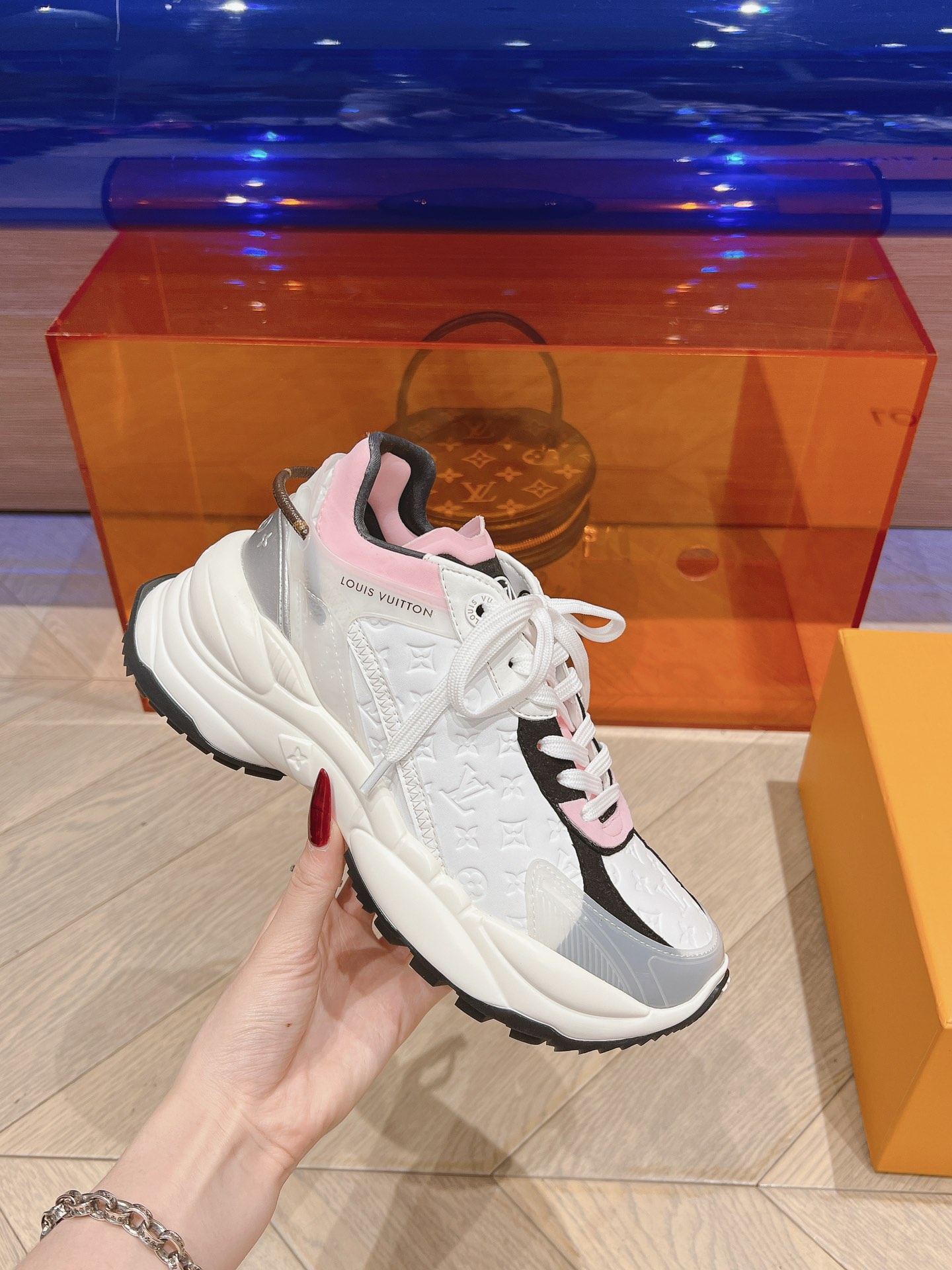 数量限定 得価ルイヴィトンサイズ感シューズコピー Run55スポーツシューズ TPU複合ソール_5